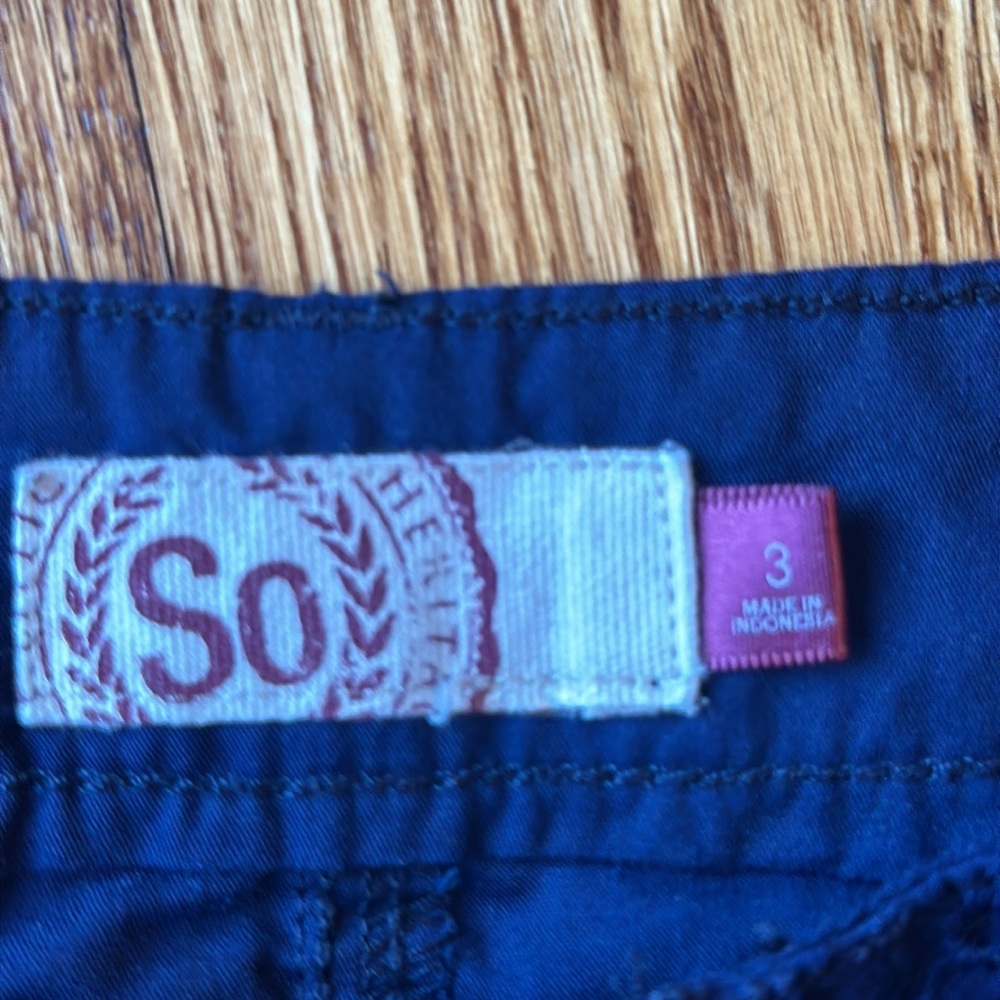 SO Navy Eyelet Shorts, Size 3 - Picture 6 of 8